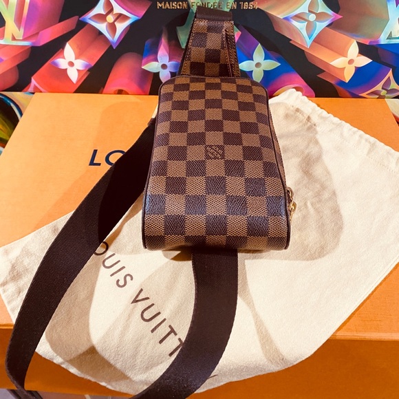 🧸🧸🧸 Authentic Louis Vuitton Geronimo Bodybag - Picture 4 of 15